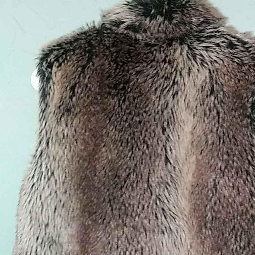 Womens Faux Fur Vest by Kiss & Tell Size S - Picture 4 of 8